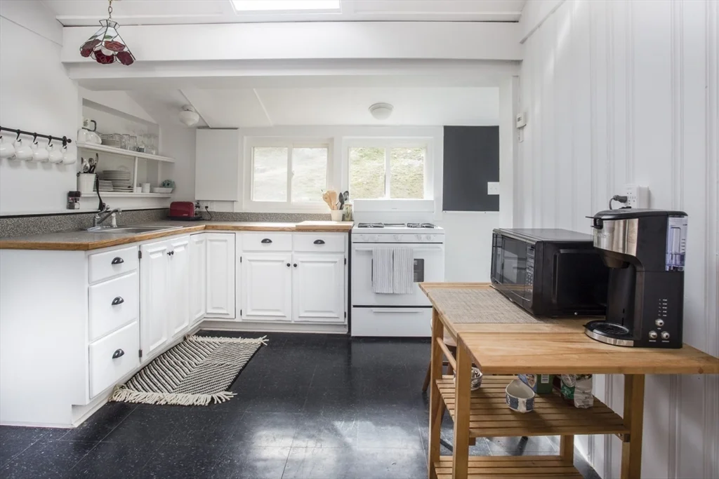 43 Bayview Rd, Great Neck