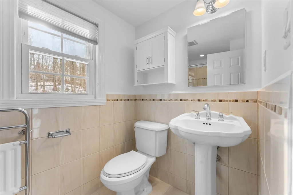 26 Cedar Hill Rd, Dover