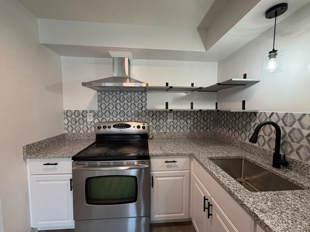158-162 Water, Lawrence