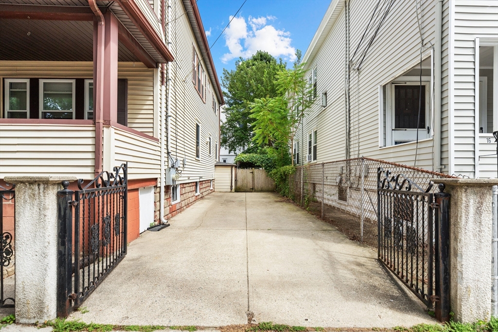 14 Corinthian Rd, Tufts