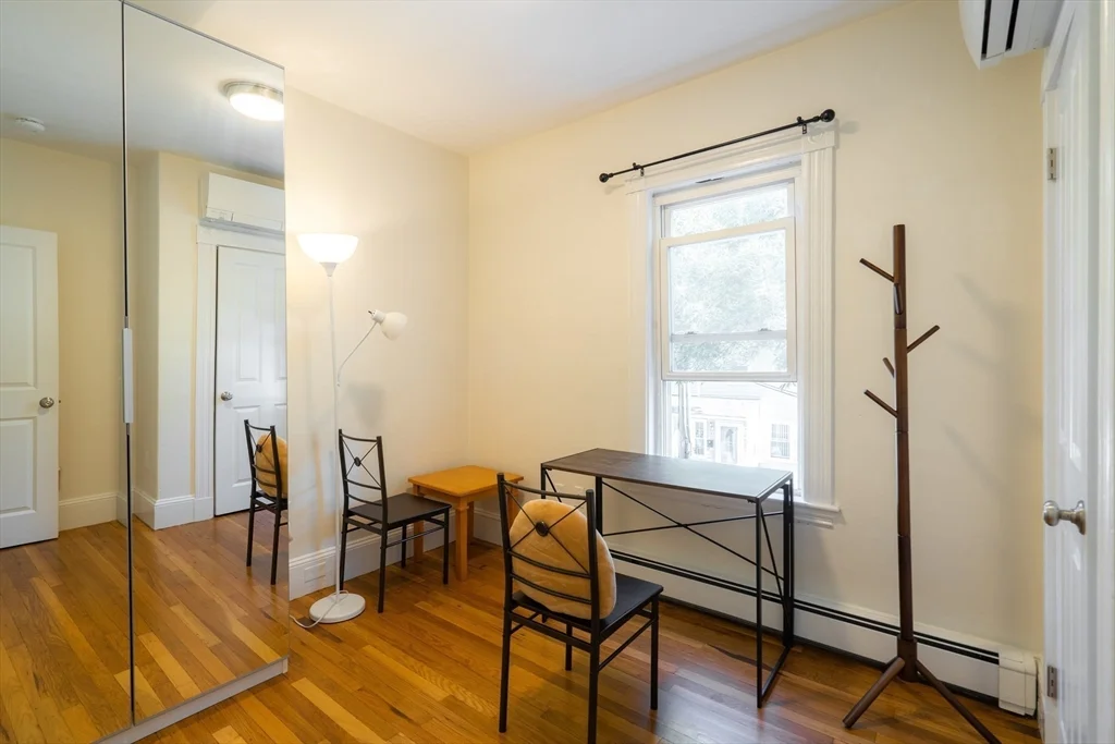 4 Hardwick St, Cambridgeport
