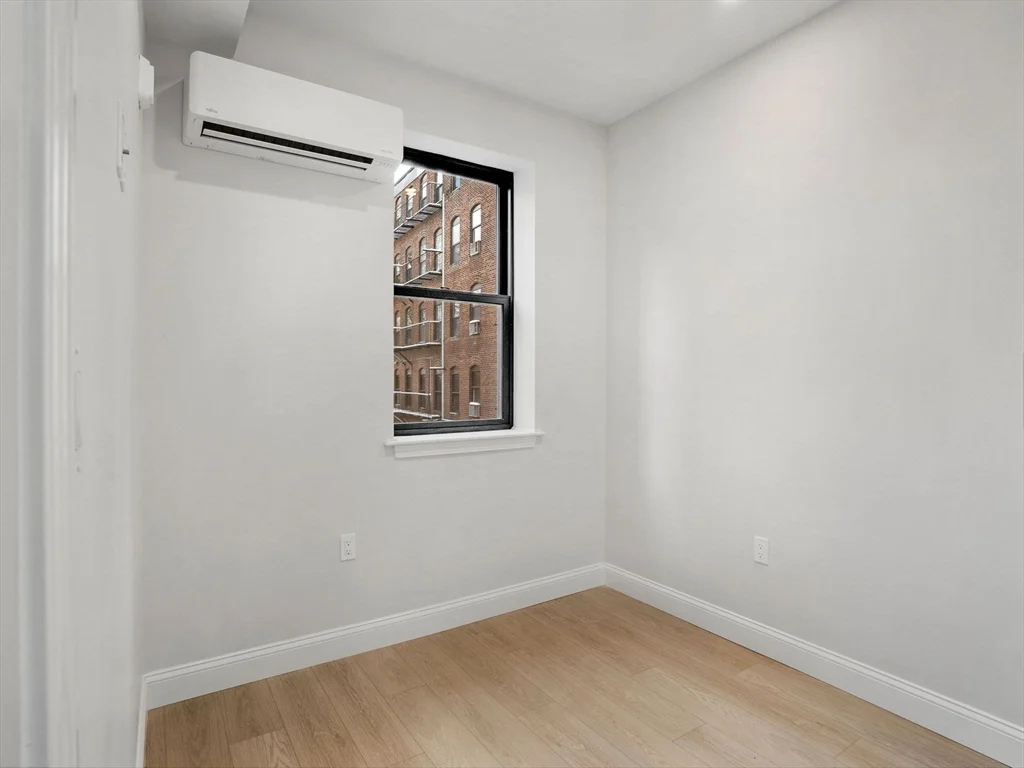 176 Salem St, North End