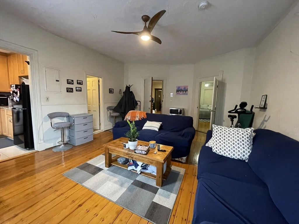 914 Beacon St, Fenway