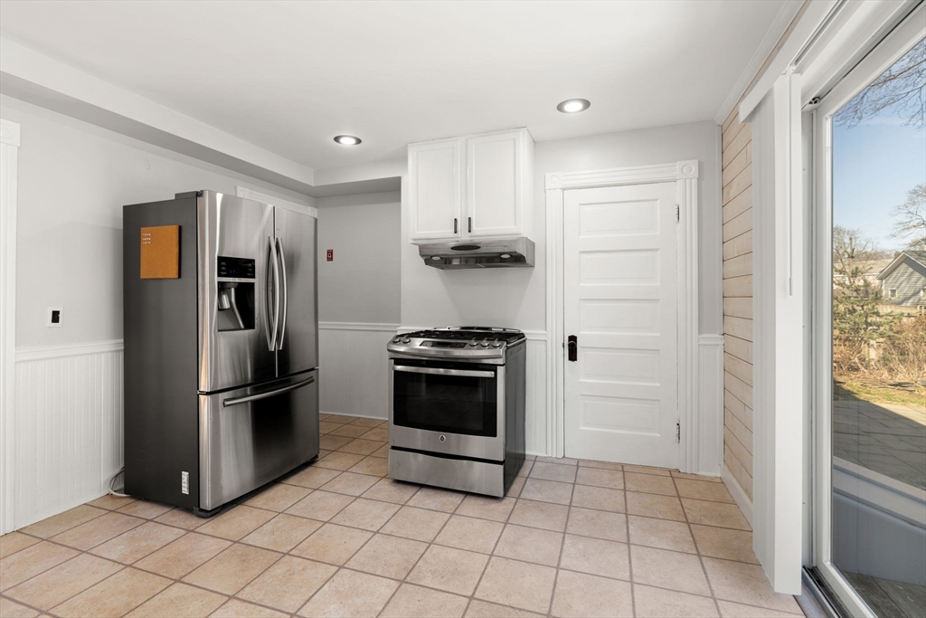 3 Clifford Ave, Beverly