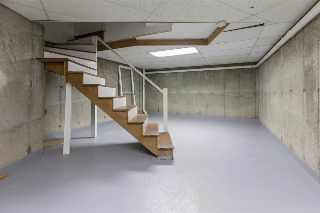 22 Bradford Rd, Weston