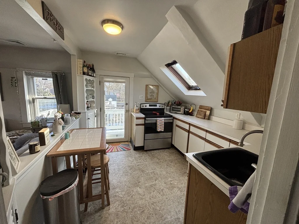 407 Front St, Weymouth