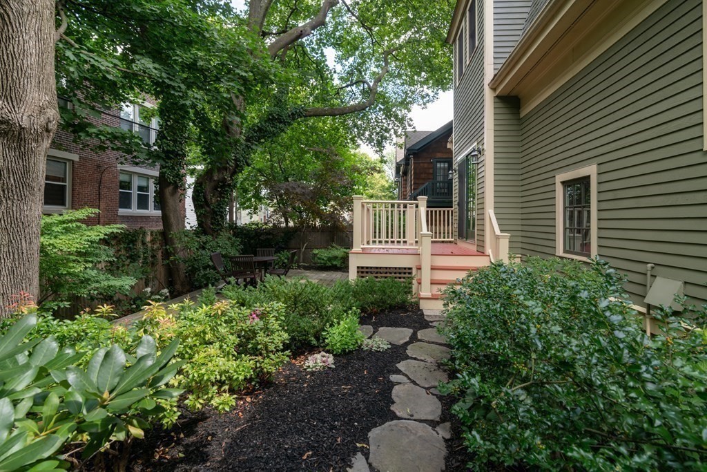 37 Mount Vernon, Neighborhood Nine