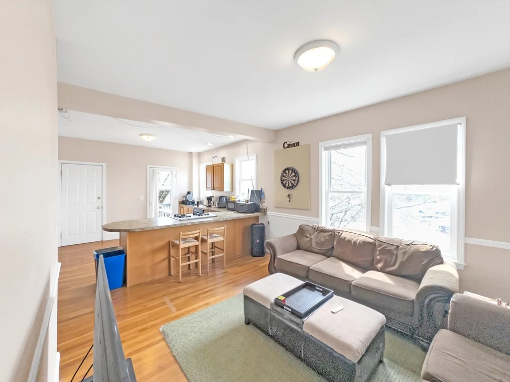 32 Fisher Ave, Mission Hill