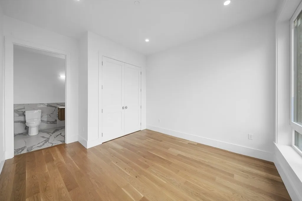 218 Old Colony Ave, South Boston