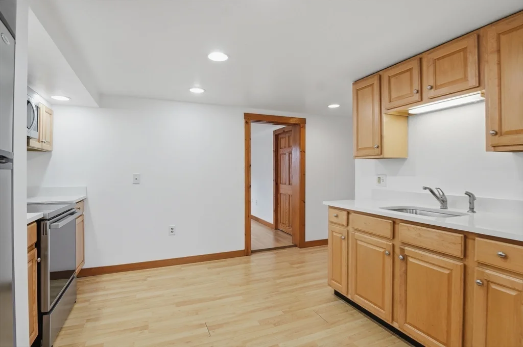 92 Main St, Hopkinton