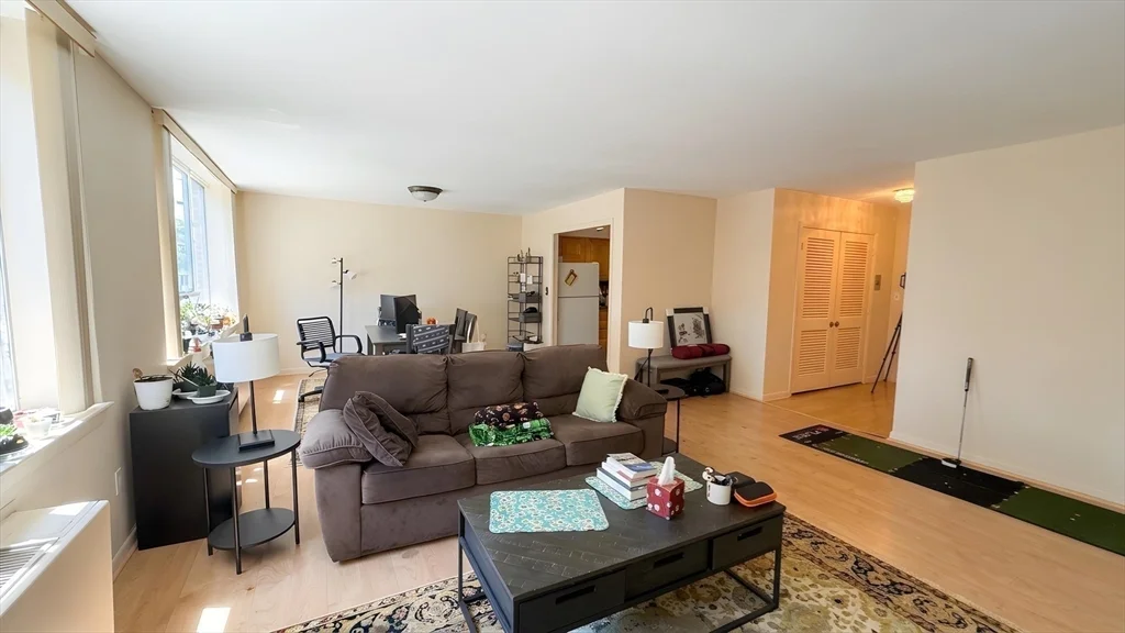 20 Hammond Pond Pkwy, Chestnut Hill