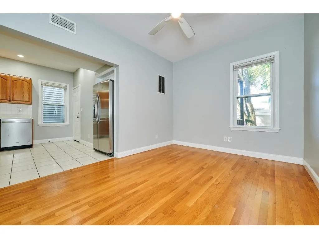 5 Transit St, South Boston