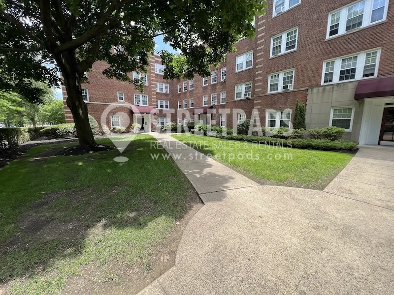 1163 Beacon St, Longwood