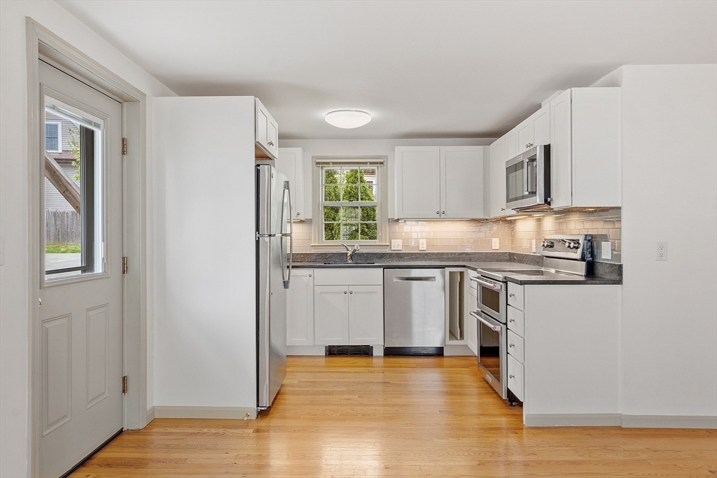 12 Morse Ct, Manchester