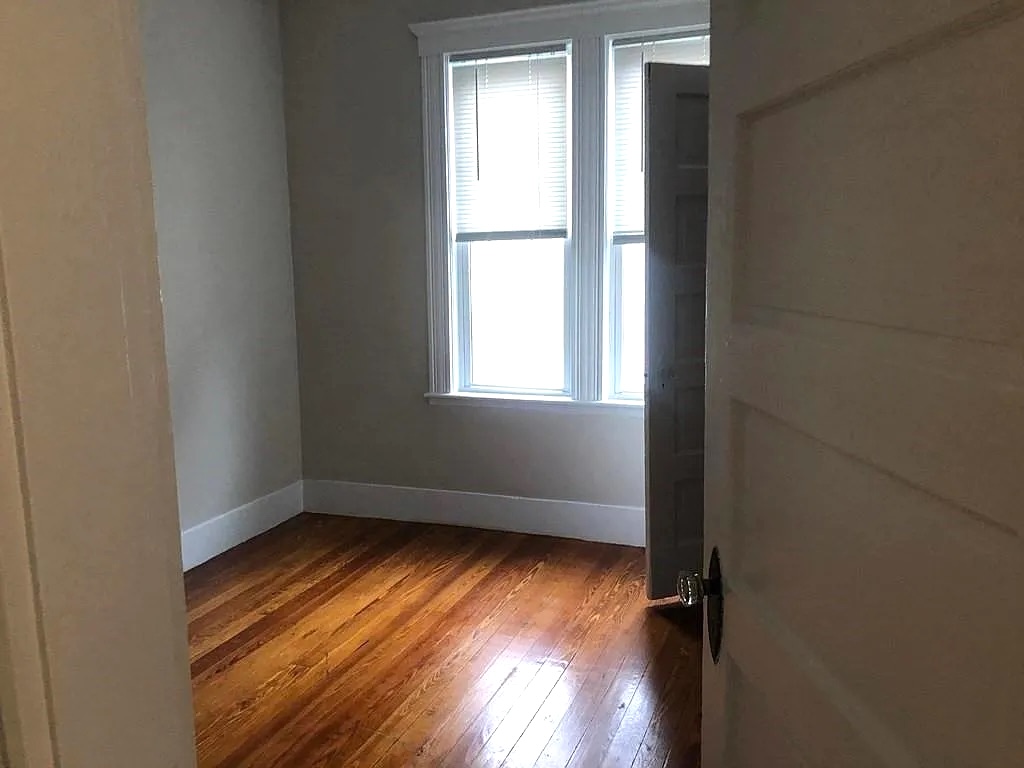 18 Cliff St, Salem