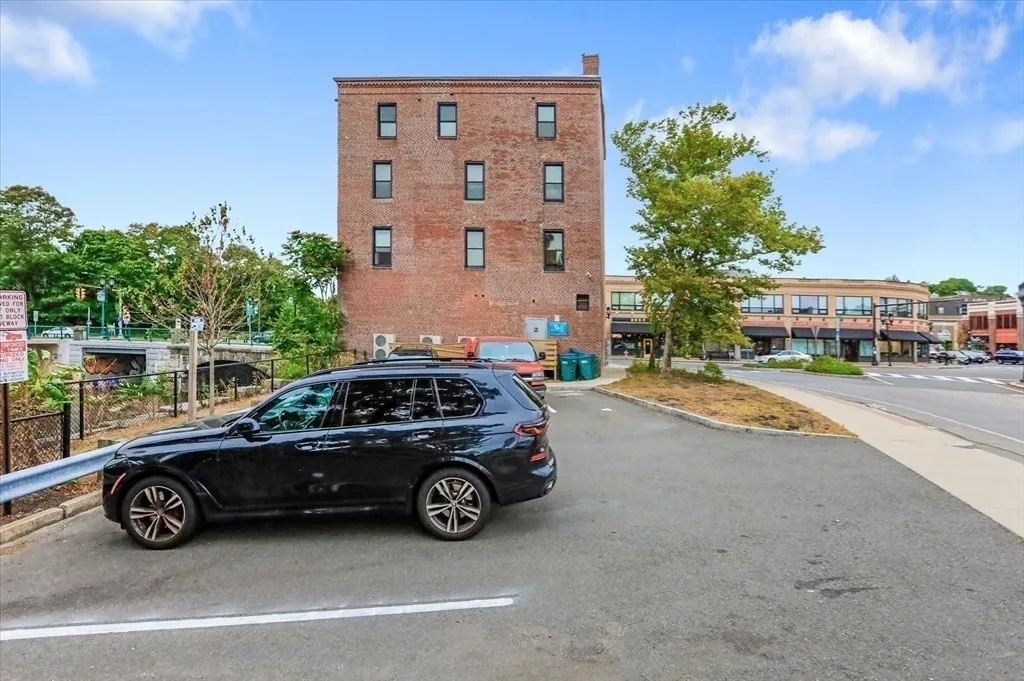 30 Main St, Tufts University