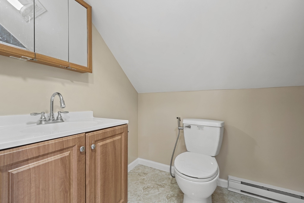 4 Champlain Rd, Salem