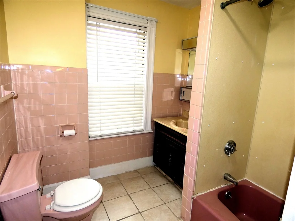 58 Monument St, Medford