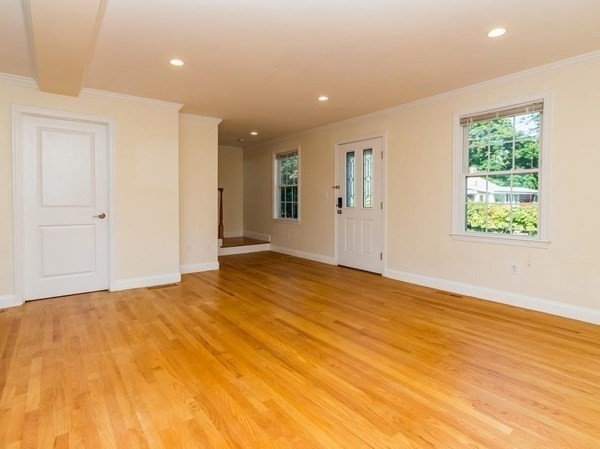 37 Hiawatha Ave, Waltham