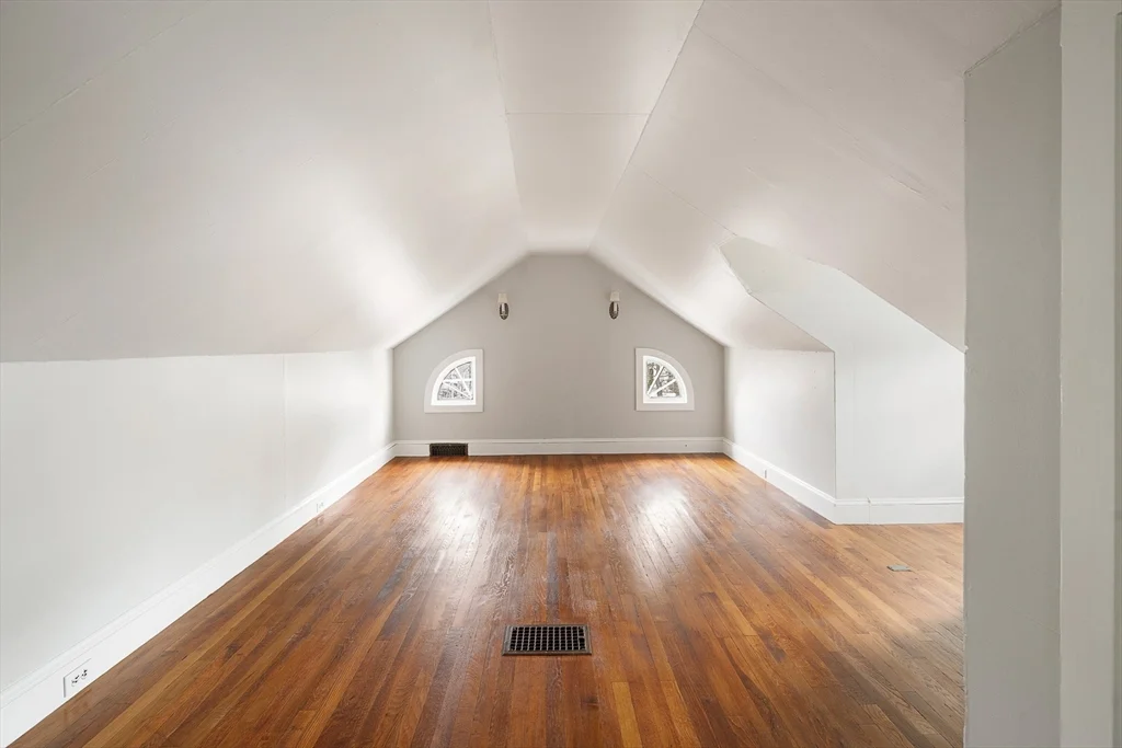 110 Leonard St, Belmont