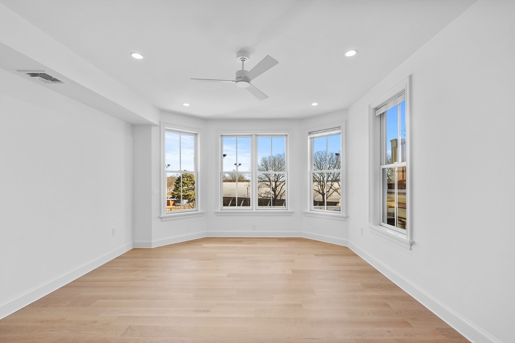 37 Farragut Rd, South Boston