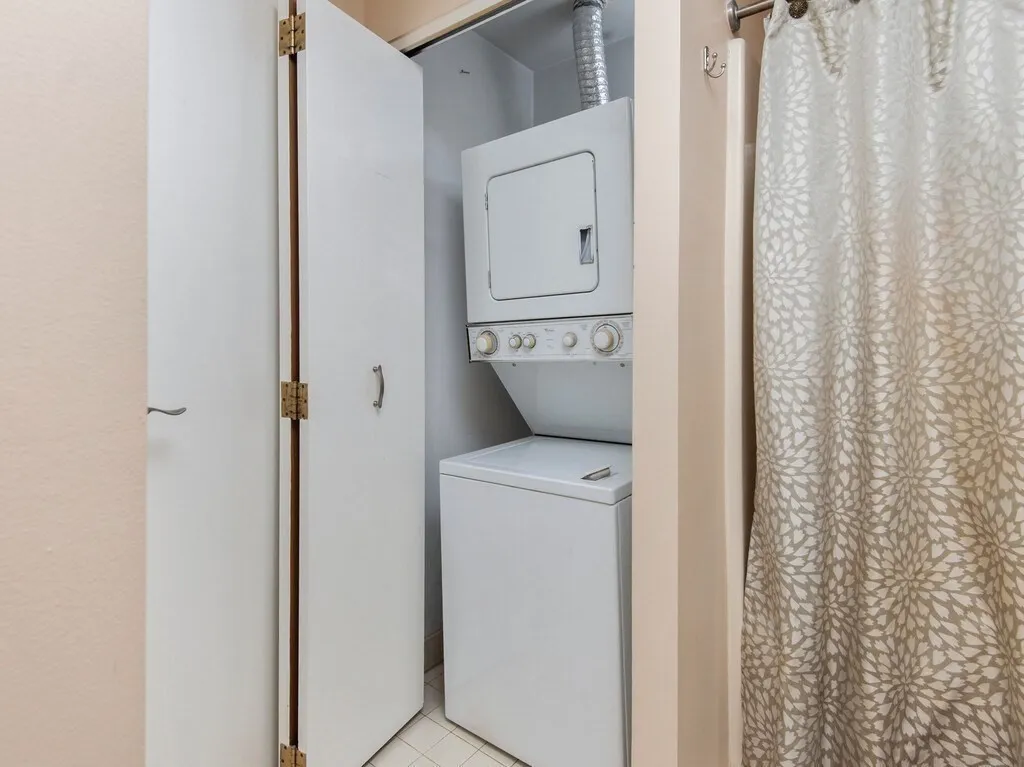 65 Lake Ave, Worcester