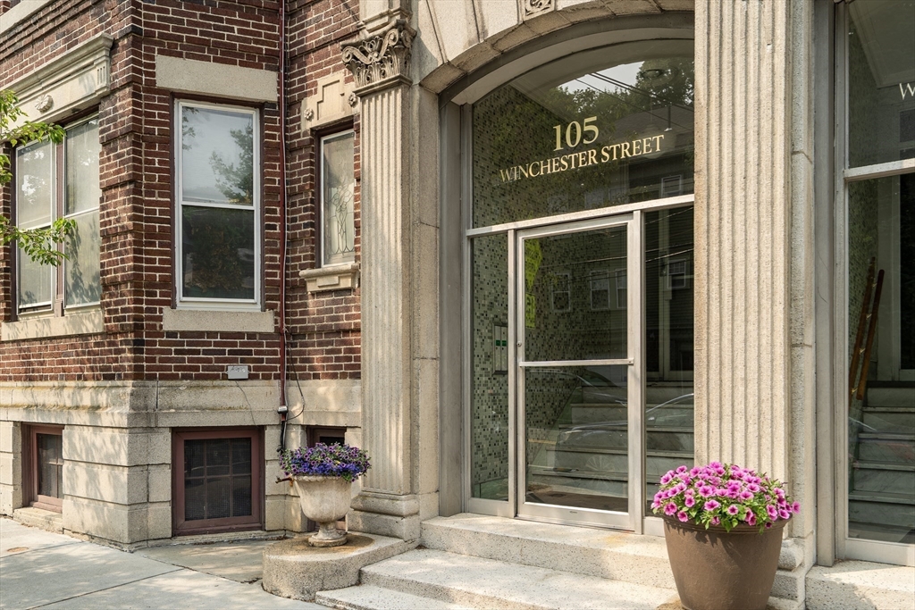 105 Winchester St, Coolidge Corner