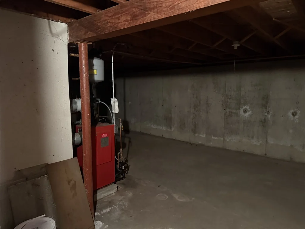 3 Crescent St, West Bridgewater