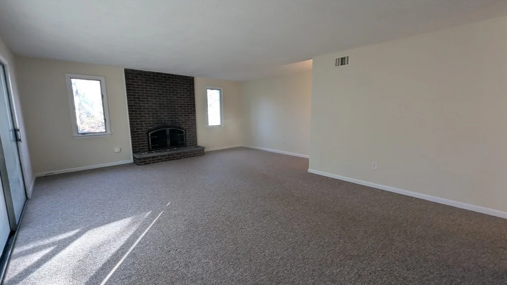 10 Sherwood Ave, Foxboro