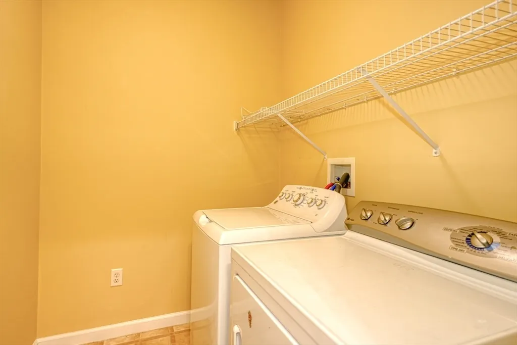 89 Buttercup Ln, Grafton