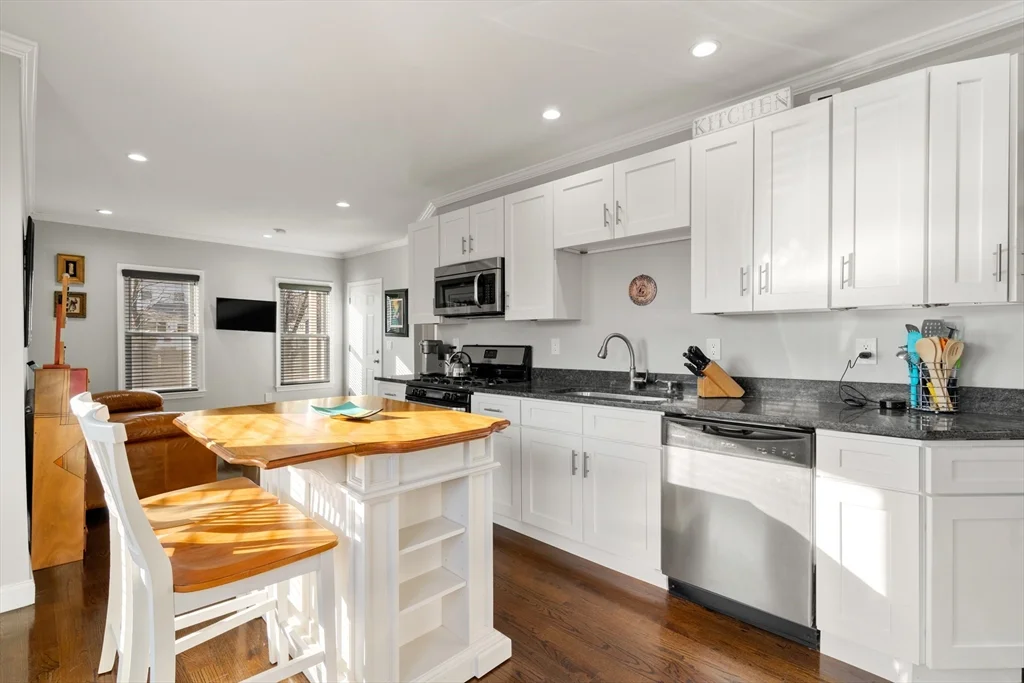 32 East Chestnut St, Sharon
