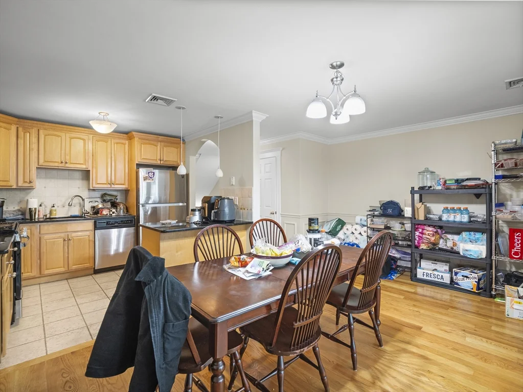 157 W 6th St, South Boston