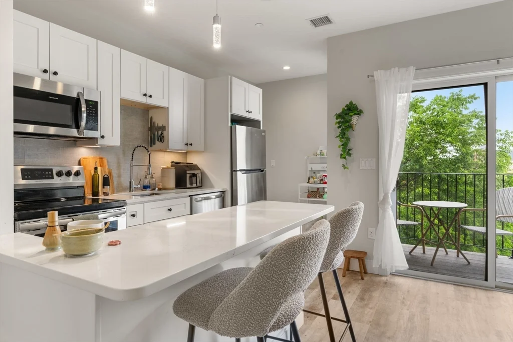 1457 Tremont St, Mission Hill