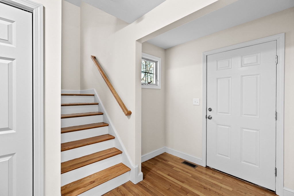 196 Summer St, World's End