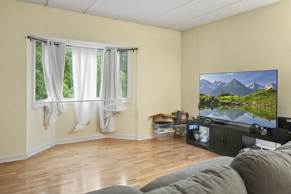 55 Angleside Rd, Waltham