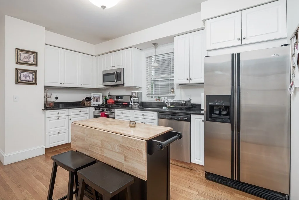 17 Athens, Riverside