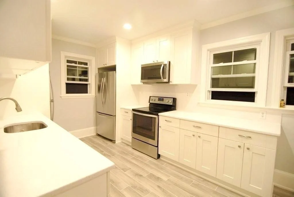 812 Moody St, South Side