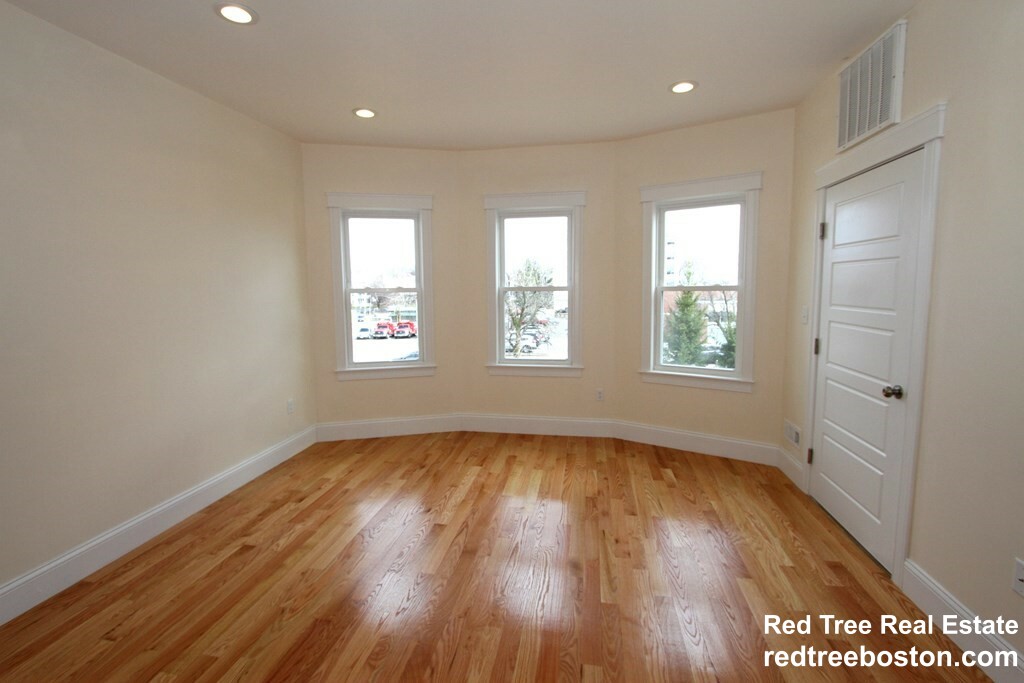 8 Roach St, Dorchester