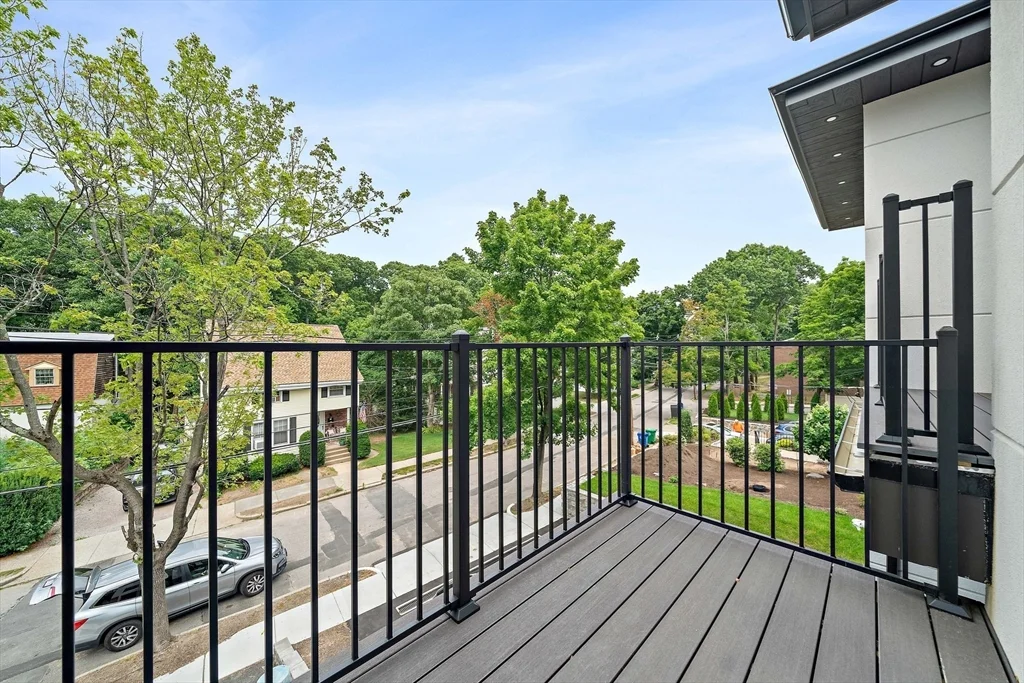 94 Thurston Rd, Newton Upper Falls