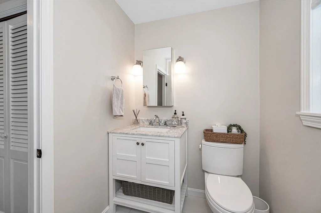 4 Nashoba Dr, Chelmsford