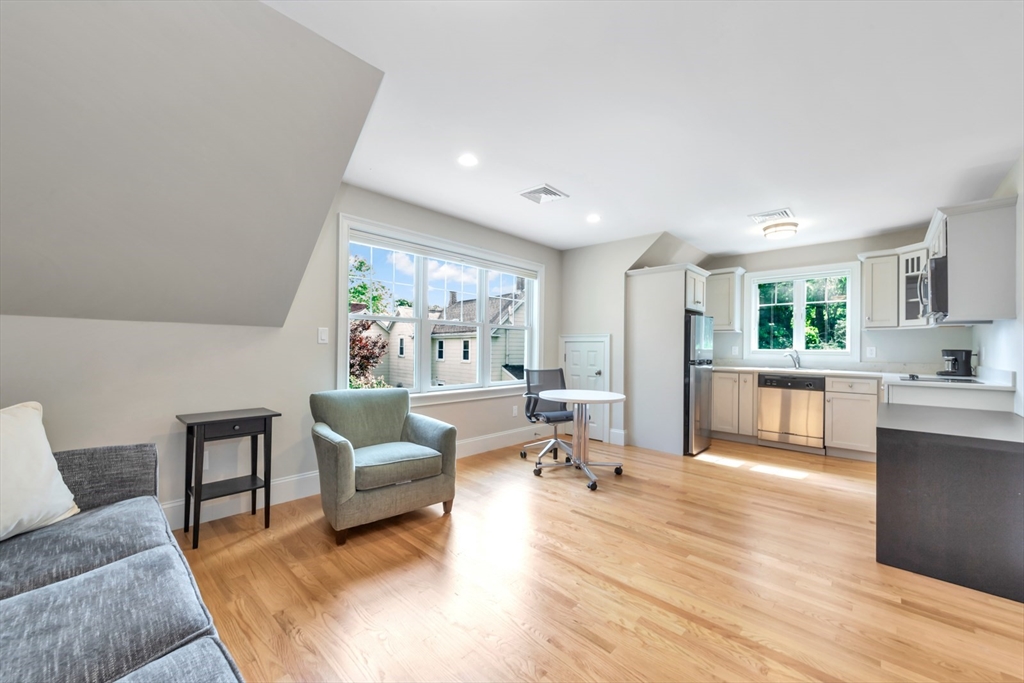 68 Woburn St, Lexington