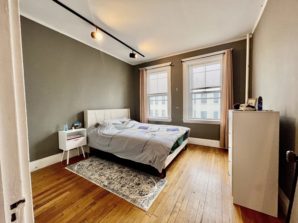 1572 Commonwealth Ave, Brighton