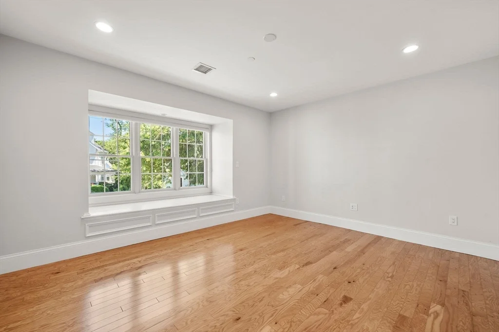 142 Pleasant St, Winthrop