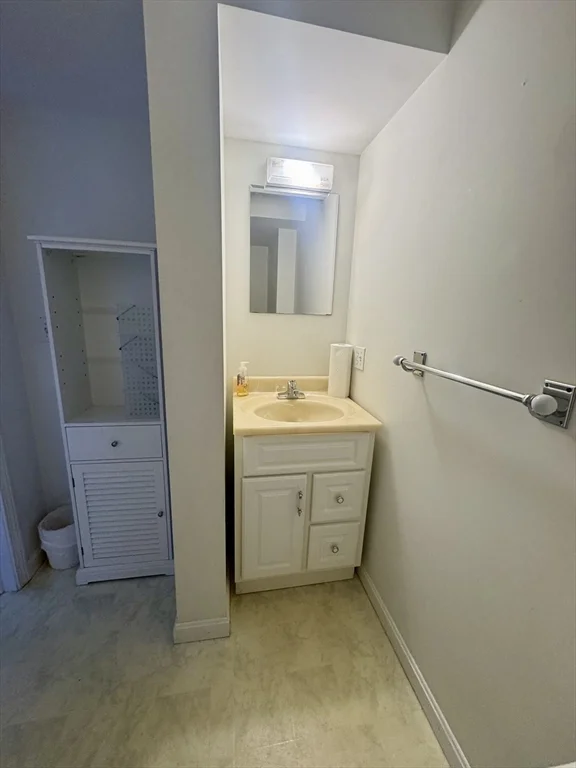 145 Union St, Center