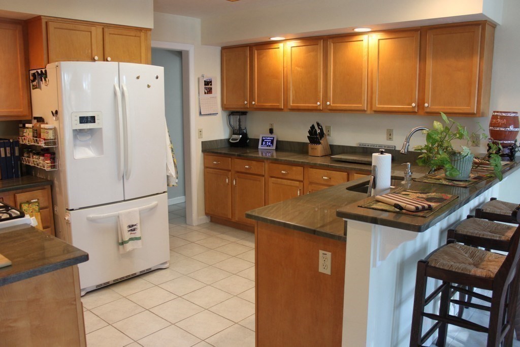 7 Deer Run Dr, Shrewsbury