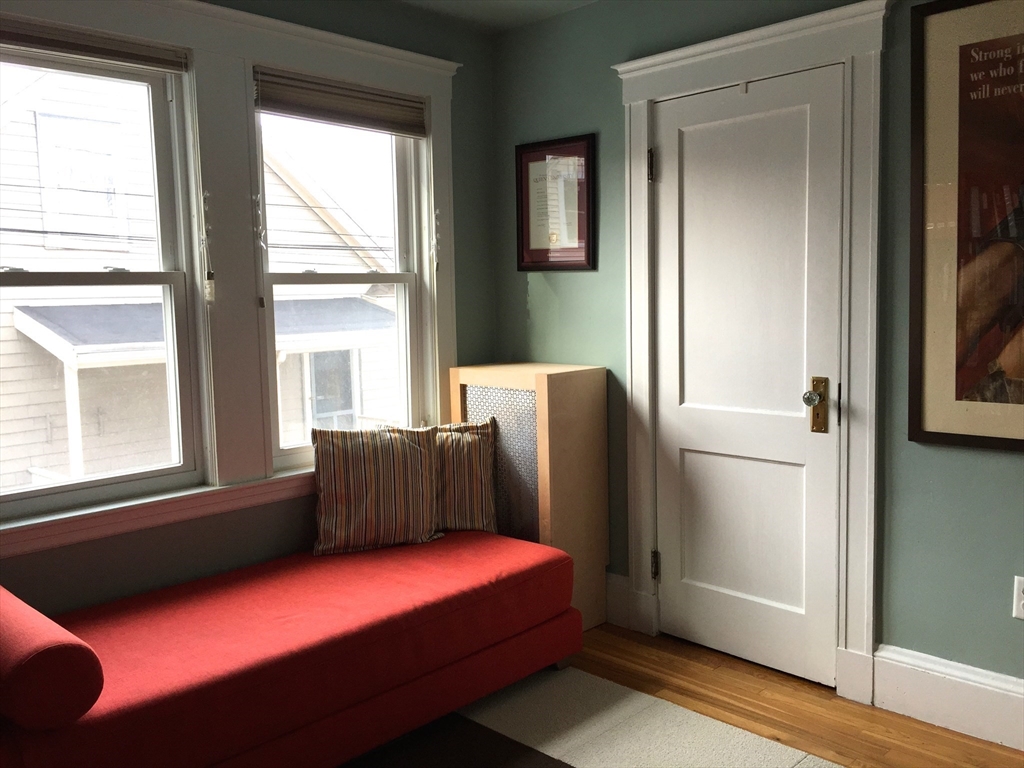 9 Irvington Rd, West Somerville