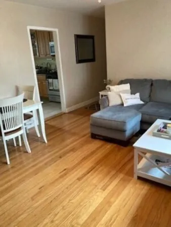 125 Farragut Rd, South Boston