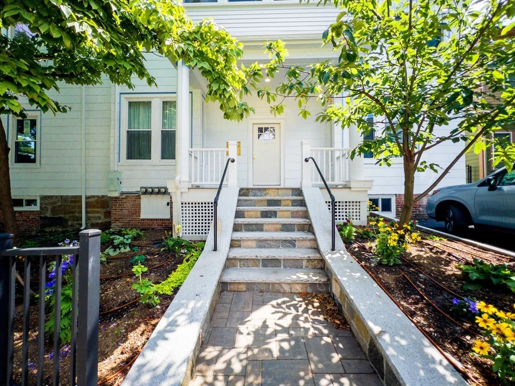 100 Chestnut Ave, Jamaica Plain