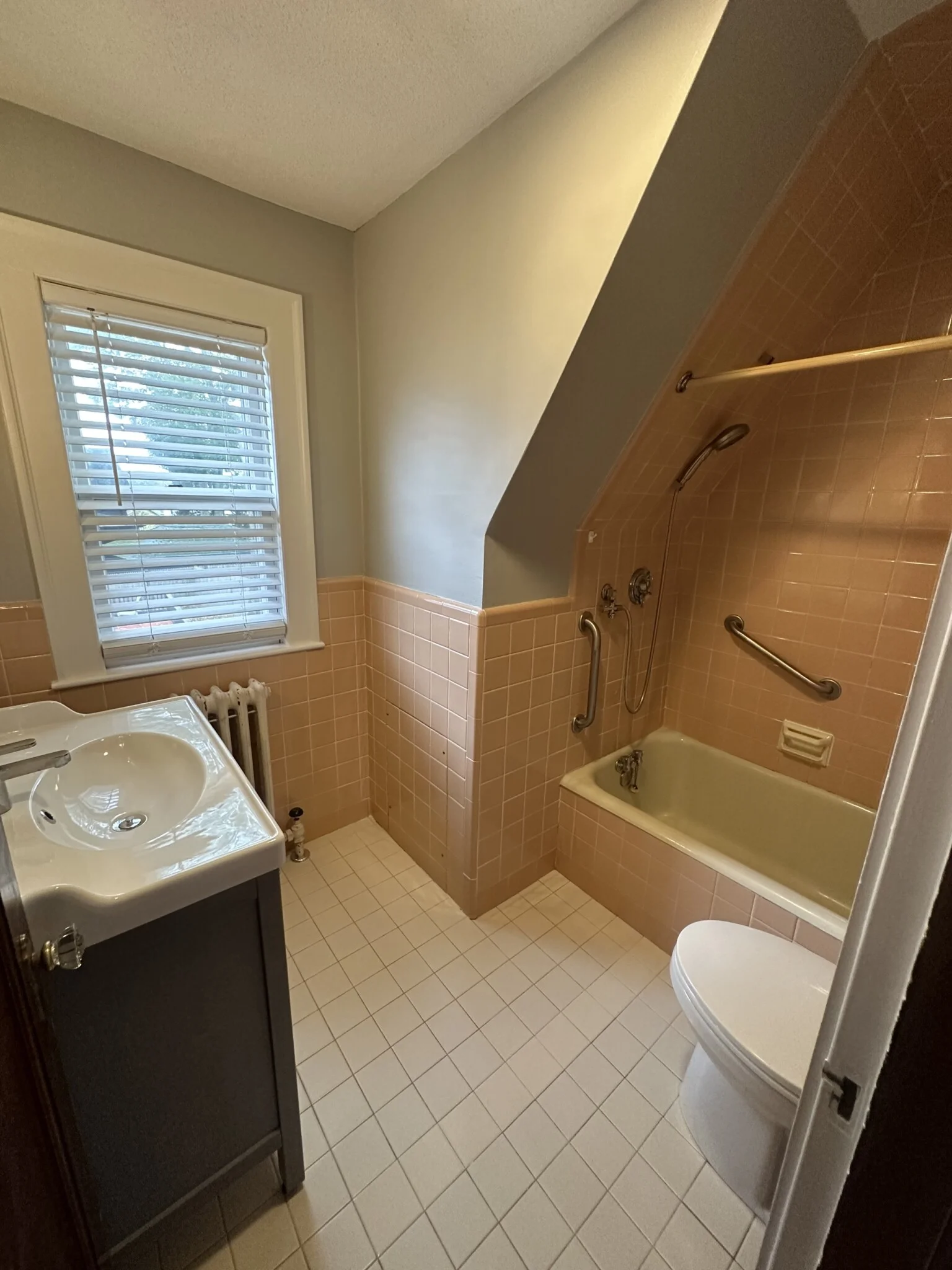 234 Ashcroft Rd, Medford