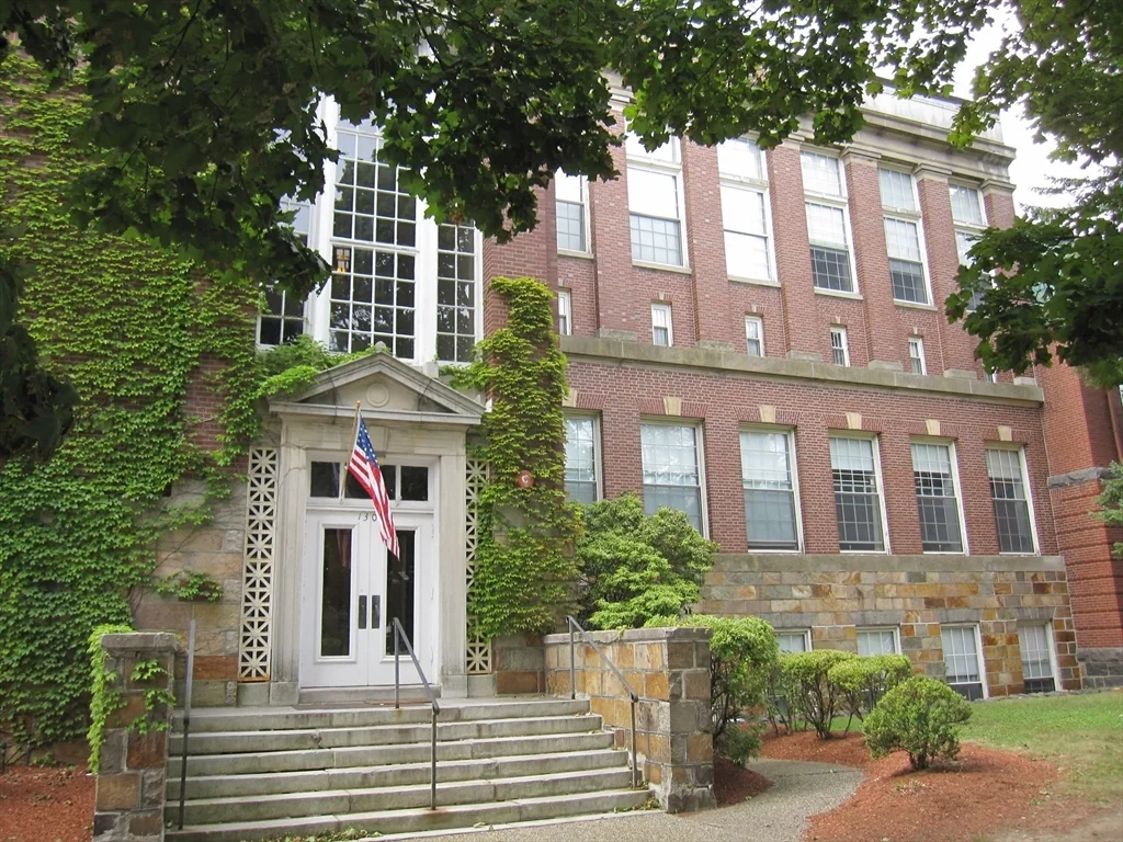 130 Beach St, Quincy